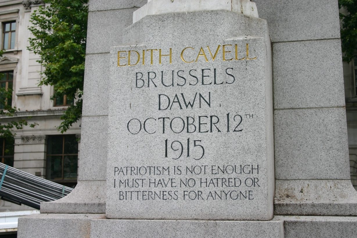 Edith Cavell monument, London - 06.JPG